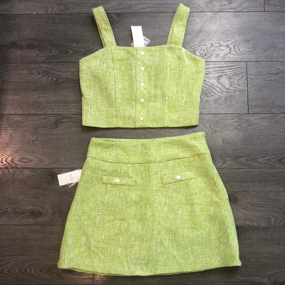 NWTS SUZY SHIER GREEN SKIRT AND TOP SET, TOP I IN SIZE M, SKIRT IS IN SIZE 9-10